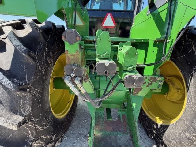 Image of John Deere 8560 equipment image 4