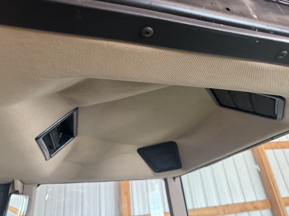 Image of John Deere 8760 equipment image 1