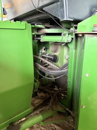 Image of John Deere 8760 equipment image 4