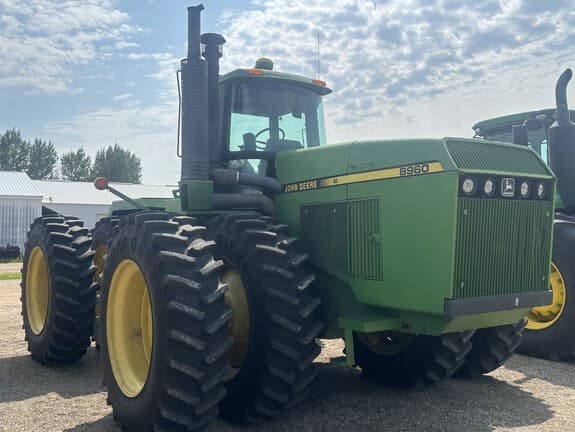 Image of John Deere 8960 equipment image 1