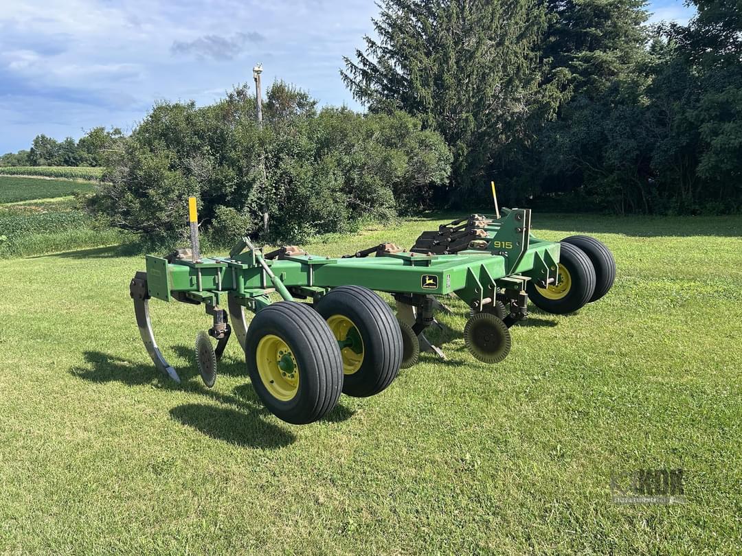 Image of John Deere 915 Primary image