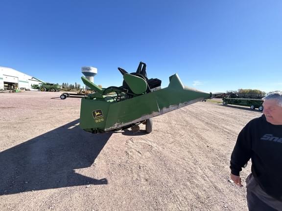 Image of John Deere 925 equipment image 2