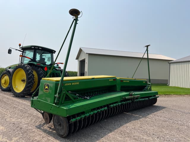 Image of John Deere 9300 equipment image 2