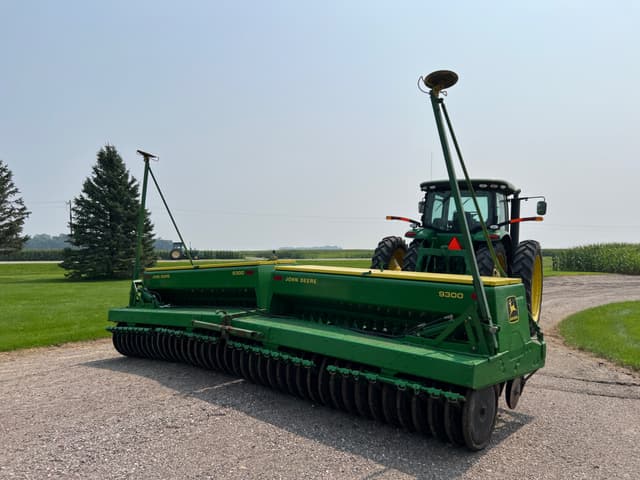 Image of John Deere 9300 equipment image 4
