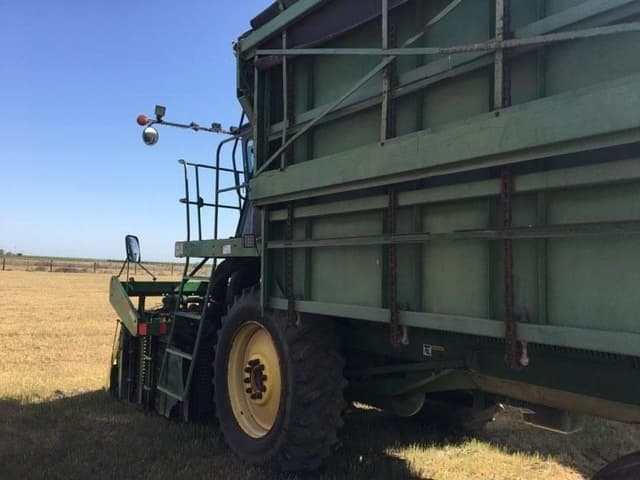 Image of John Deere 9960 equipment image 1