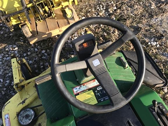 Image of John Deere F525 equipment image 3