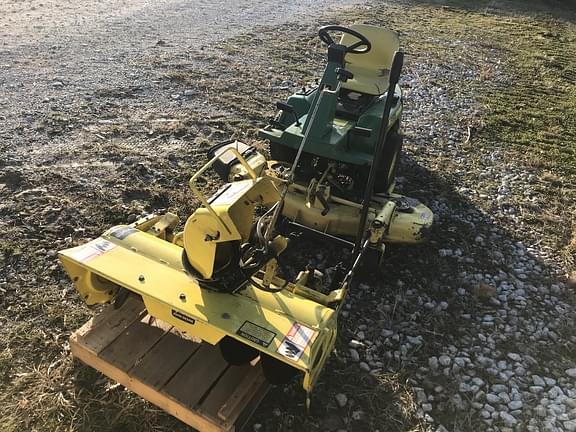 Image of John Deere F525 equipment image 1