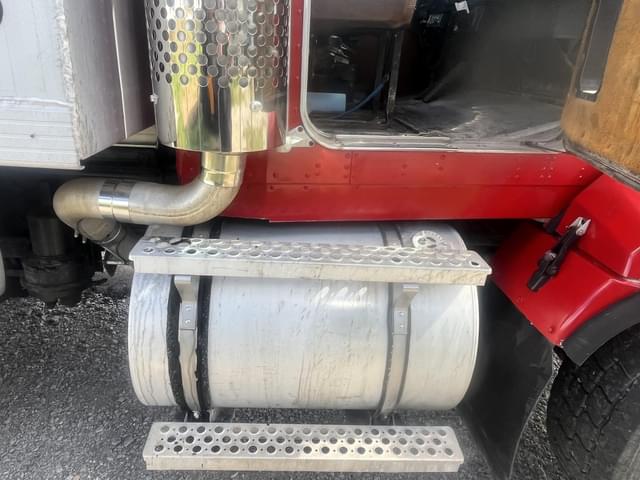 Image of Kenworth T400 equipment image 2