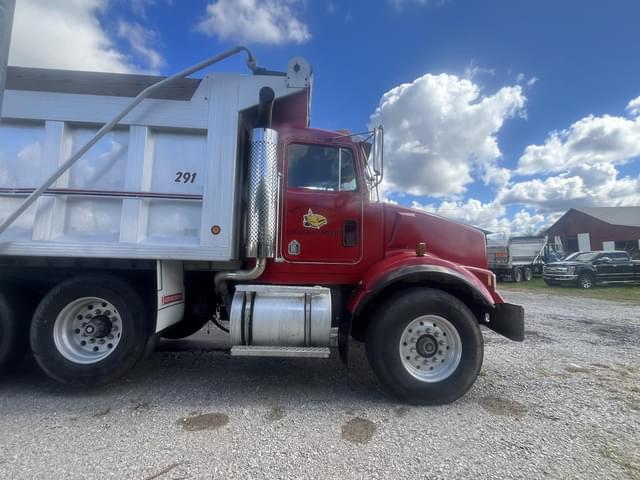 Image of Kenworth T400 equipment image 1