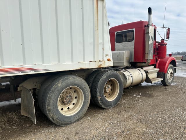 Image of Kenworth W9 equipment image 2