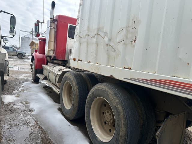 Image of Kenworth W9 equipment image 3