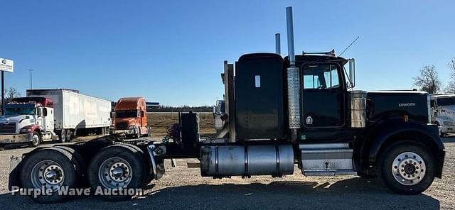 Image of Kenworth W900 equipment image 3