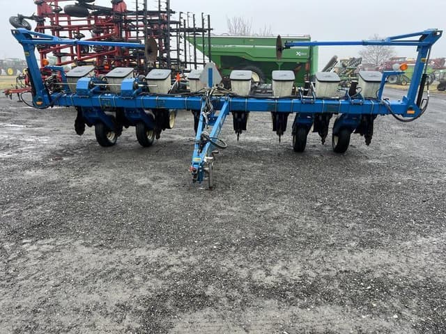 Image of Kinze 2000 equipment image 2