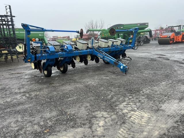 Image of Kinze 2000 equipment image 3