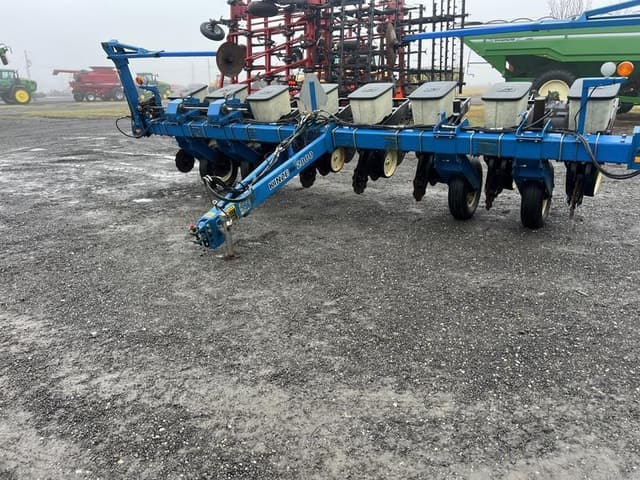 Image of Kinze 2000 equipment image 1