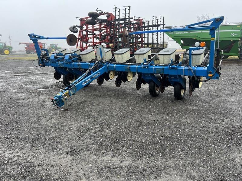 1991 Kinze 2000 Equipment Image0