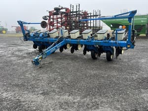 1991 Kinze 2000 Image