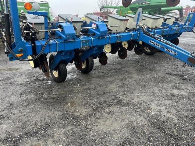 Image of Kinze 2000 equipment image 4