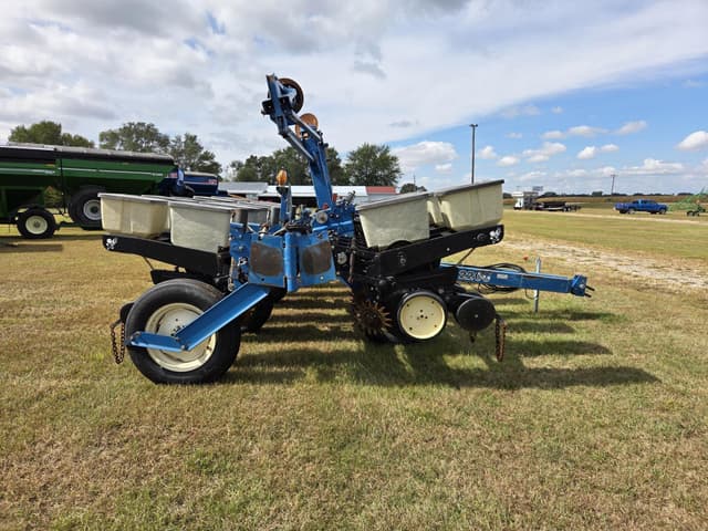 Image of Kinze 2200 equipment image 4