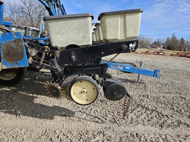 Image of Kinze 2200 equipment image 4
