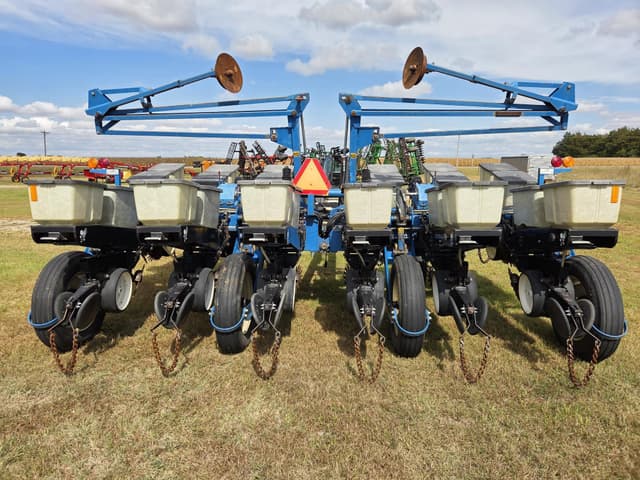 Image of Kinze 2200 equipment image 2