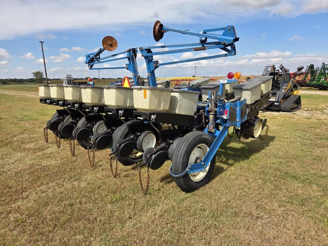 Image of Kinze 2200 equipment image 3