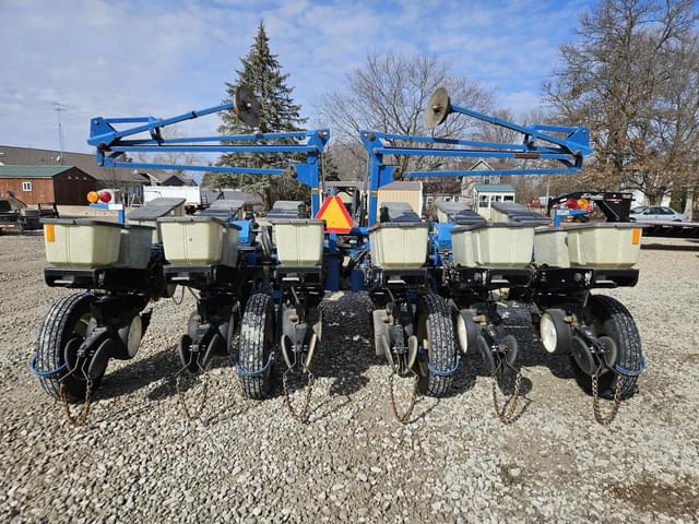 Image of Kinze 2200 equipment image 2