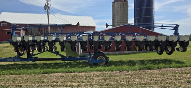Image of Kinze 2300 equipment image 1