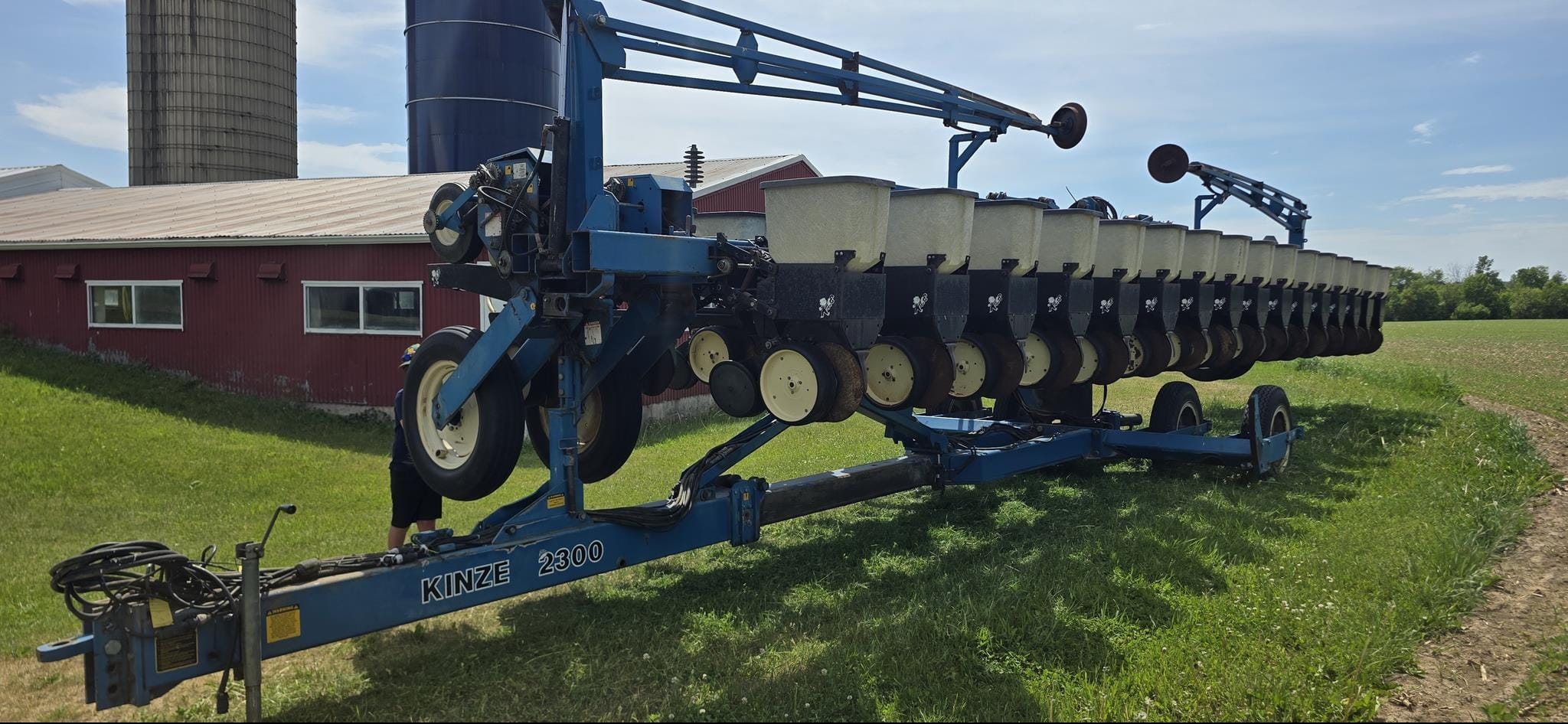 1991 Kinze 2300 Equipment Image0