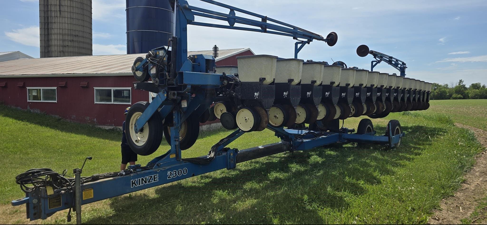 1991 Kinze 2300 Equipment Image0