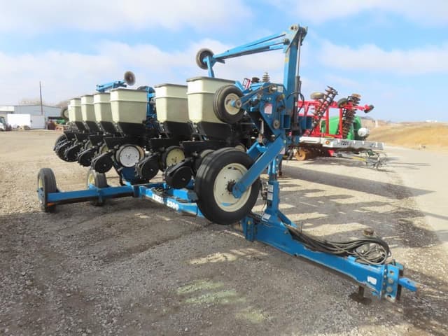 Image of Kinze 2300 equipment image 3