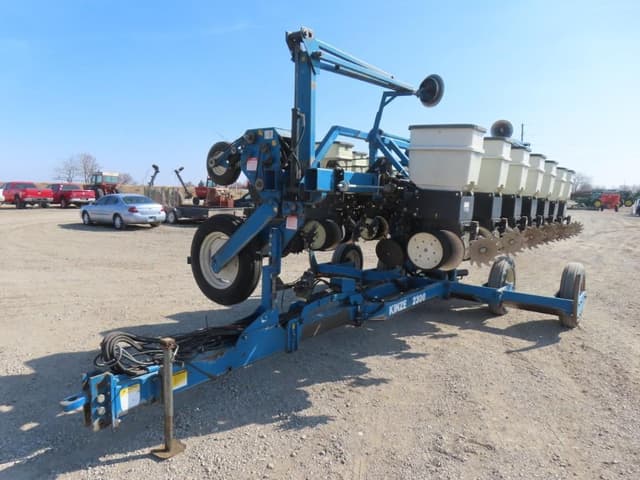 Image of Kinze 2300 equipment image 1