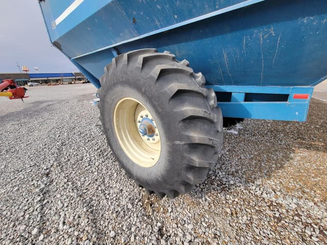 Image of Kinze 640 equipment image 3