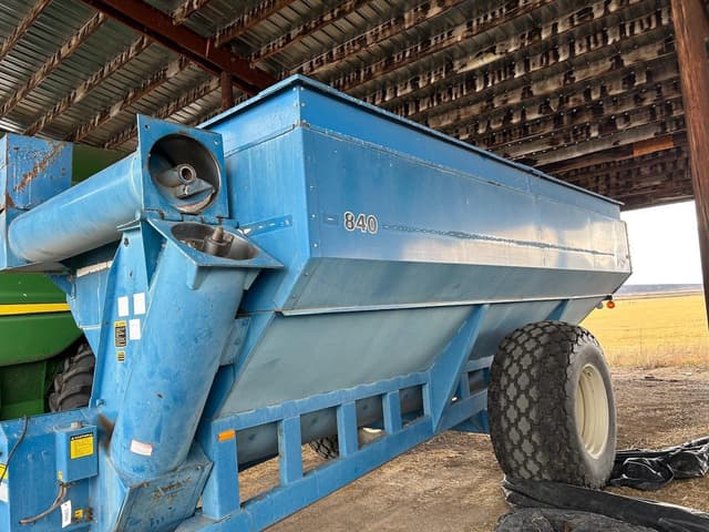 Image of Kinze 840 equipment image 1