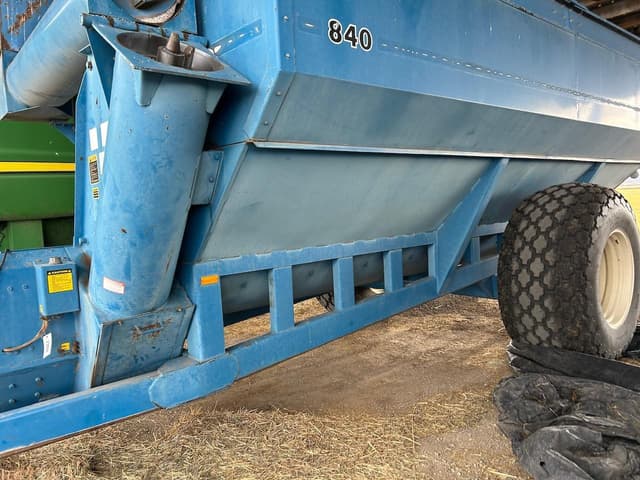 Image of Kinze 840 equipment image 2