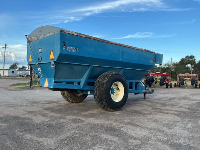 Image of Kinze 840 equipment image 2
