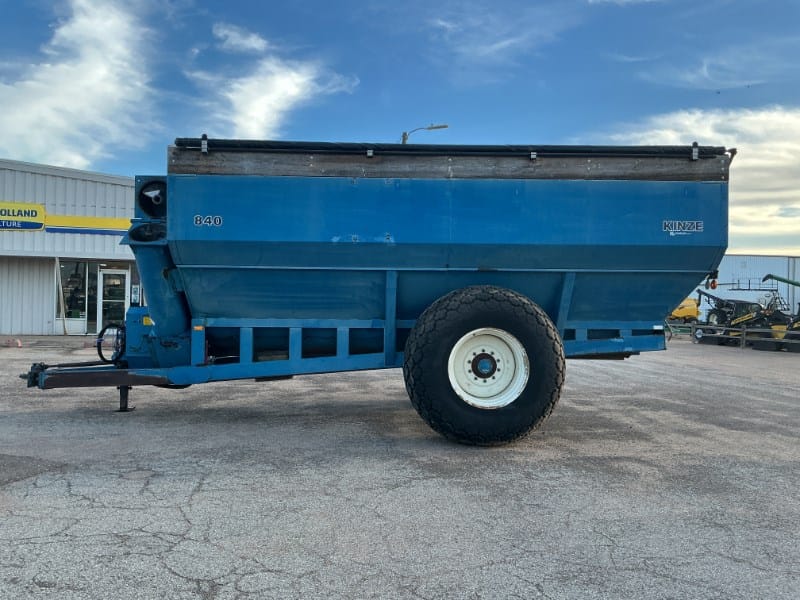 1991 Kinze 840 Equipment Image0