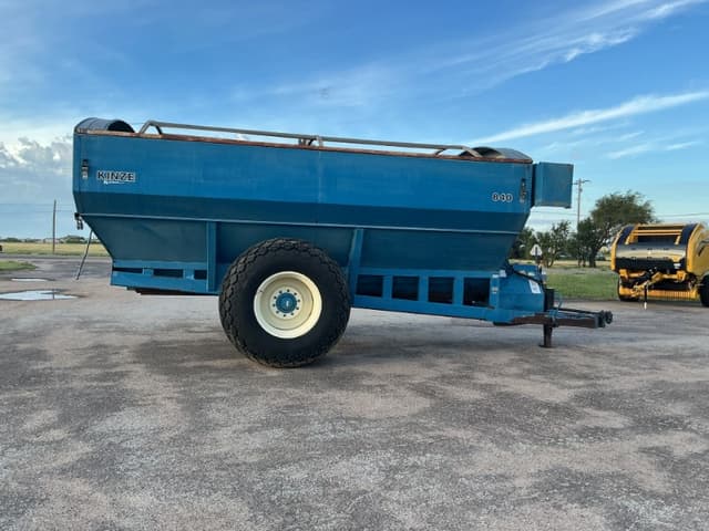 Image of Kinze 840 equipment image 3
