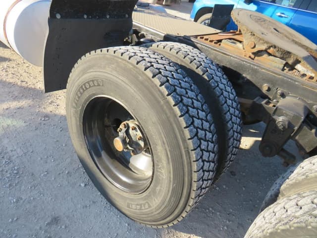 Image of Mack CH600 equipment image 3