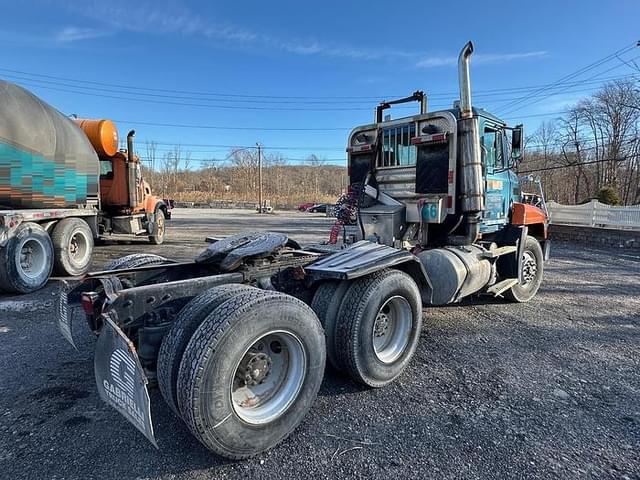 Image of Mack CH613 equipment image 3