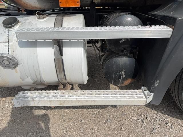 Image of Mack CH613 equipment image 4