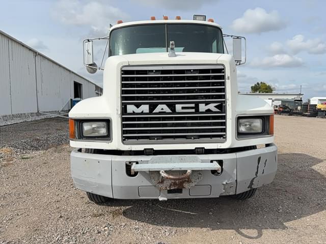 Image of Mack CH613 equipment image 1