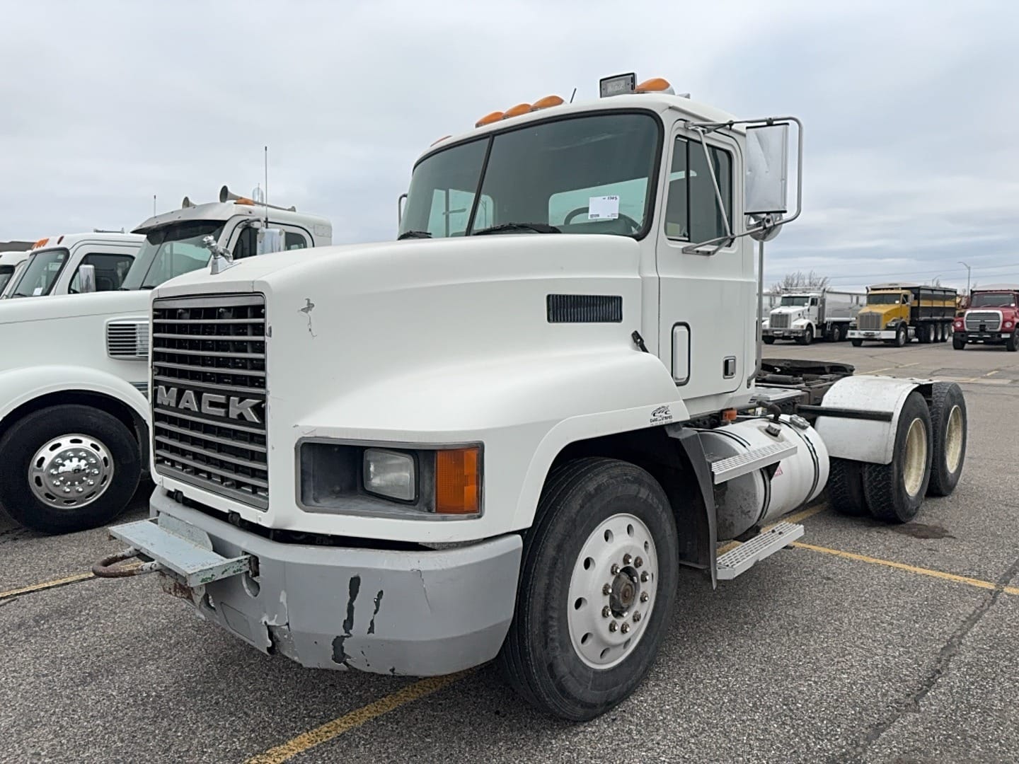 1991 Mack CH613 Equipment Image0