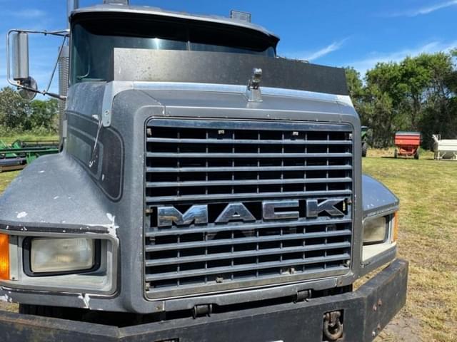 Image of Mack CH613 equipment image 4