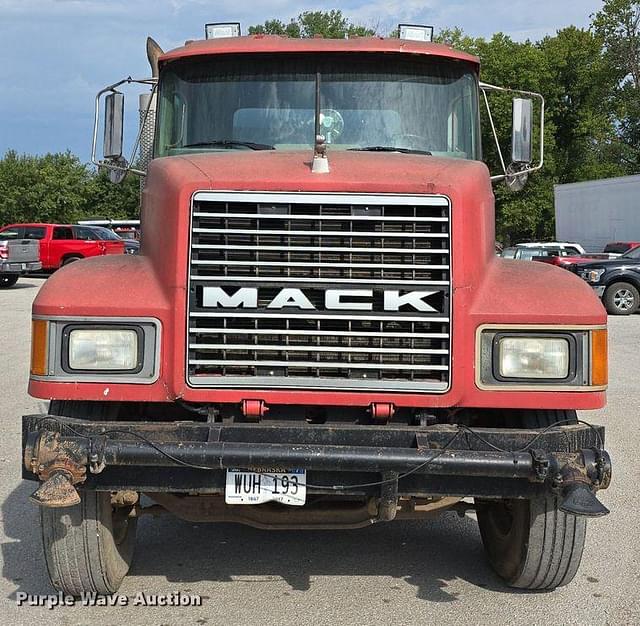 Image of Mack CH613 equipment image 1