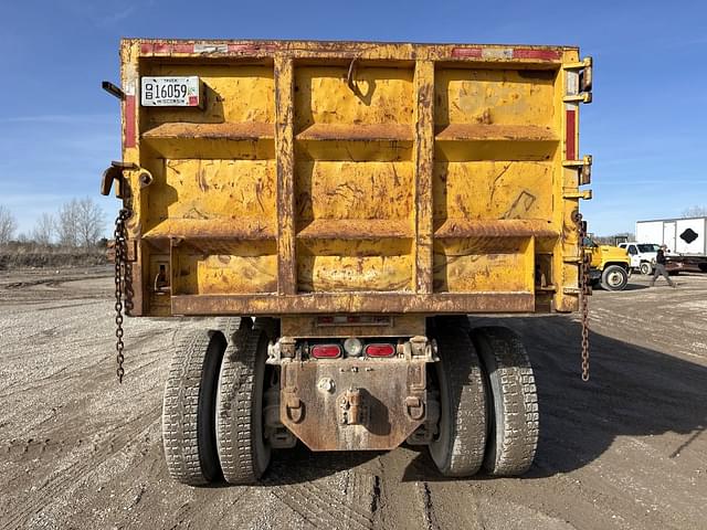 Image of Mack DM690S equipment image 3