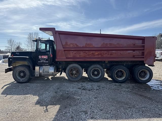 Image of Mack RB688S equipment image 1