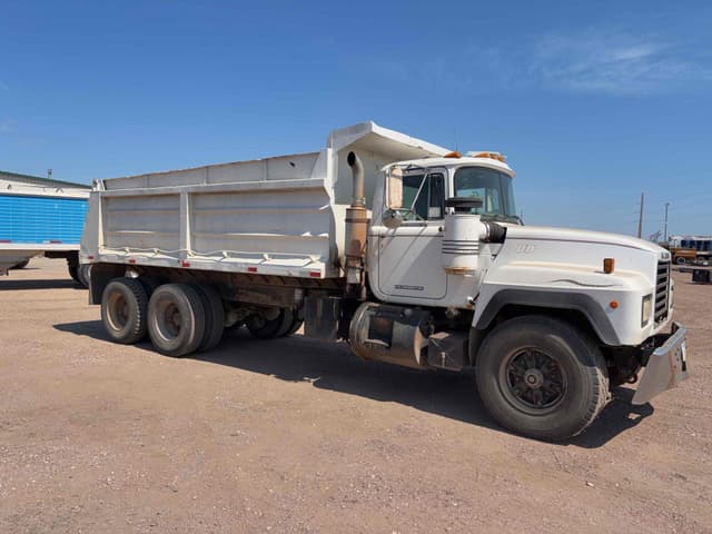 Image of Mack RD600 equipment image 2