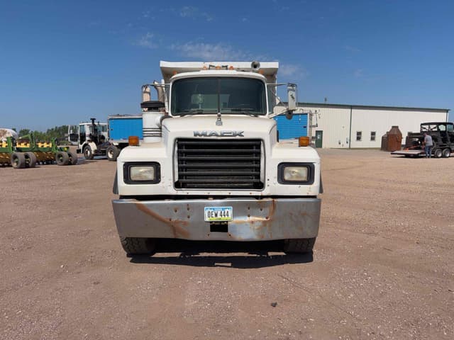 Image of Mack RD600 equipment image 1
