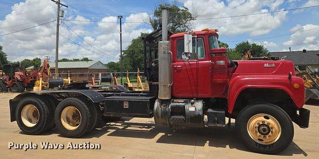 Image of Mack RD688S equipment image 3